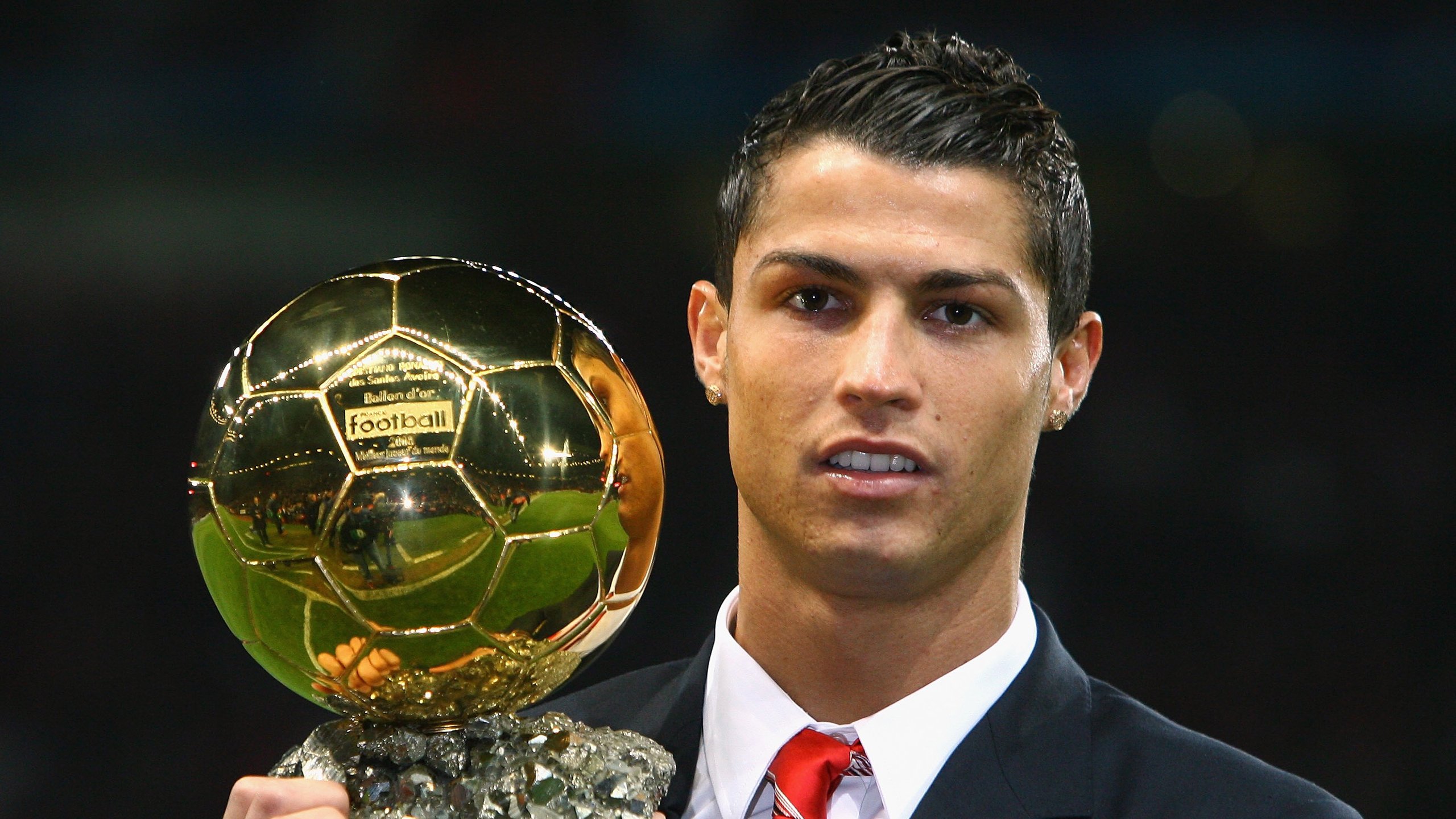 MILAN体育-英超球队采用AI技术监测比赛中体能消耗曲线,英超体重